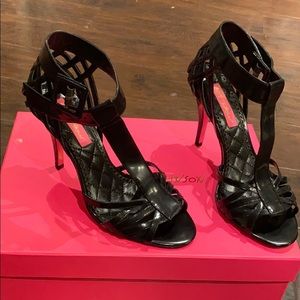 Betsey Johnson black Caleb heels size 8